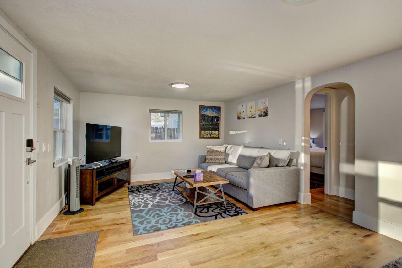Little Blue Bungalow On Boise'S Bench, Pet Friendly, Fully Fenced Yard With Doggie Door! 2 Miles From Bsu, 5 Minutes From Downtown Boise, Desk And Workstation For Remote Workers, 2 Tv'S Large Walk-In Closet, Good For Mid-Term Stays Kültér fotó