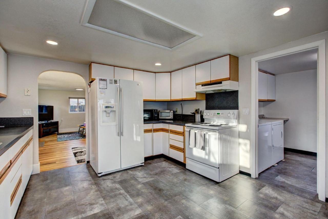 Little Blue Bungalow On Boise'S Bench, Pet Friendly, Fully Fenced Yard With Doggie Door! 2 Miles From Bsu, 5 Minutes From Downtown Boise, Desk And Workstation For Remote Workers, 2 Tv'S Large Walk-In Closet, Good For Mid-Term Stays Kültér fotó