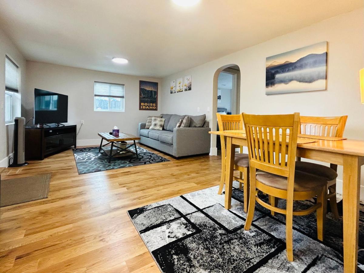 Little Blue Bungalow On Boise'S Bench, Pet Friendly, Fully Fenced Yard With Doggie Door! 2 Miles From Bsu, 5 Minutes From Downtown Boise, Desk And Workstation For Remote Workers, 2 Tv'S Large Walk-In Closet, Good For Mid-Term Stays Kültér fotó