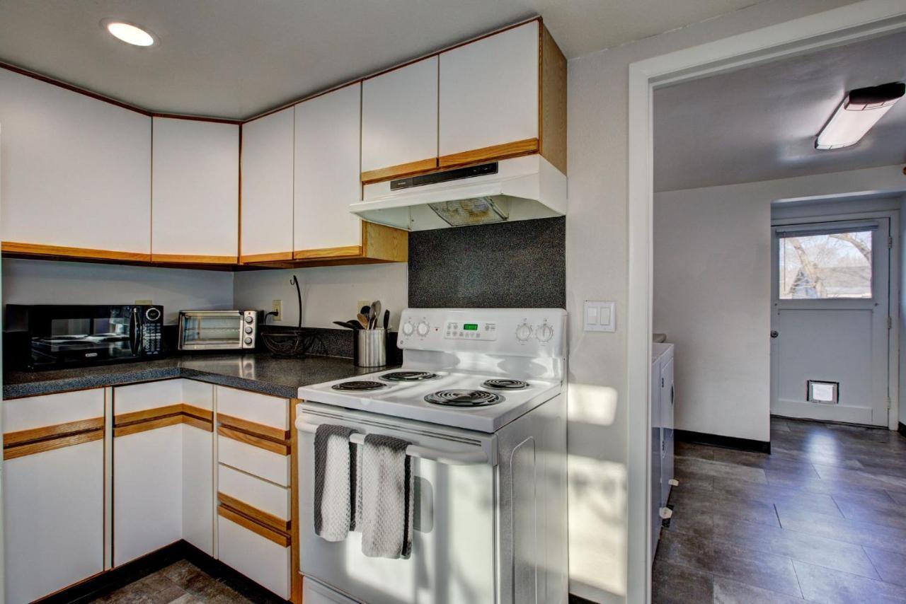 Little Blue Bungalow On Boise'S Bench, Pet Friendly, Fully Fenced Yard With Doggie Door! 2 Miles From Bsu, 5 Minutes From Downtown Boise, Desk And Workstation For Remote Workers, 2 Tv'S Large Walk-In Closet, Good For Mid-Term Stays Kültér fotó