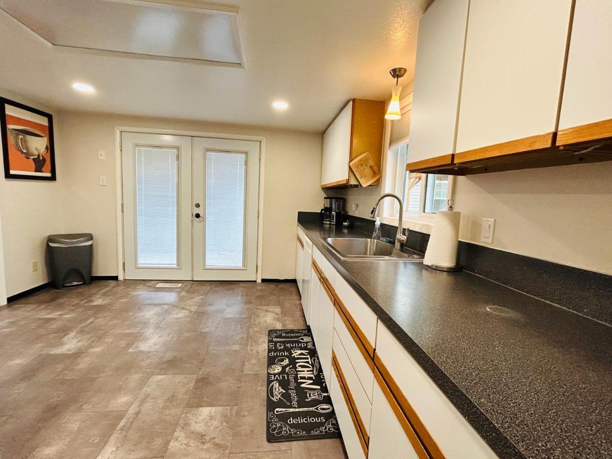 Little Blue Bungalow On Boise'S Bench, Pet Friendly, Fully Fenced Yard With Doggie Door! 2 Miles From Bsu, 5 Minutes From Downtown Boise, Desk And Workstation For Remote Workers, 2 Tv'S Large Walk-In Closet, Good For Mid-Term Stays Kültér fotó