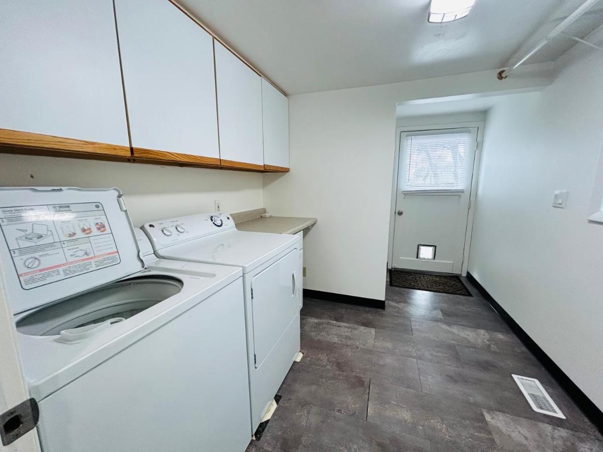 Little Blue Bungalow On Boise'S Bench, Pet Friendly, Fully Fenced Yard With Doggie Door! 2 Miles From Bsu, 5 Minutes From Downtown Boise, Desk And Workstation For Remote Workers, 2 Tv'S Large Walk-In Closet, Good For Mid-Term Stays Kültér fotó