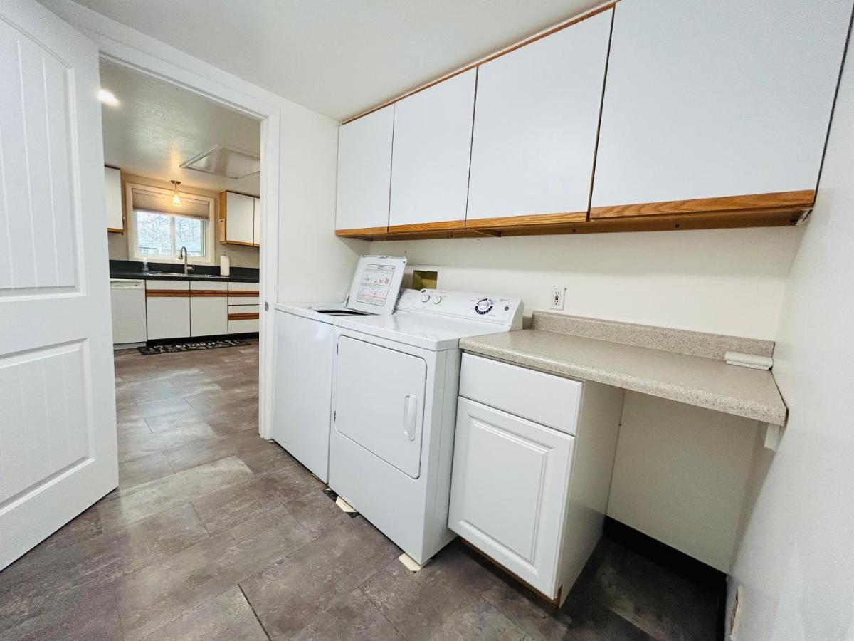 Little Blue Bungalow On Boise'S Bench, Pet Friendly, Fully Fenced Yard With Doggie Door! 2 Miles From Bsu, 5 Minutes From Downtown Boise, Desk And Workstation For Remote Workers, 2 Tv'S Large Walk-In Closet, Good For Mid-Term Stays Kültér fotó