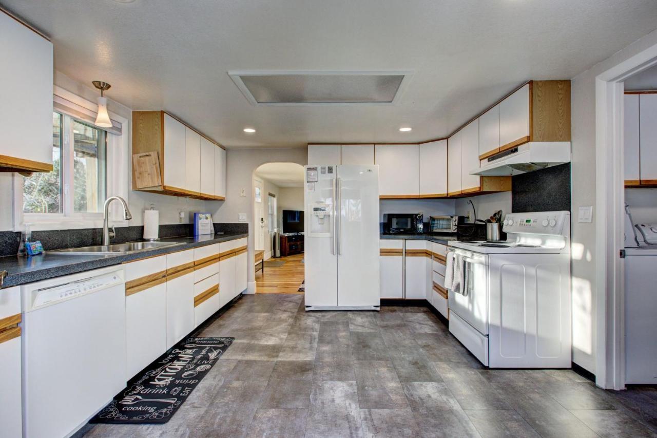 Little Blue Bungalow On Boise'S Bench, Pet Friendly, Fully Fenced Yard With Doggie Door! 2 Miles From Bsu, 5 Minutes From Downtown Boise, Desk And Workstation For Remote Workers, 2 Tv'S Large Walk-In Closet, Good For Mid-Term Stays Kültér fotó