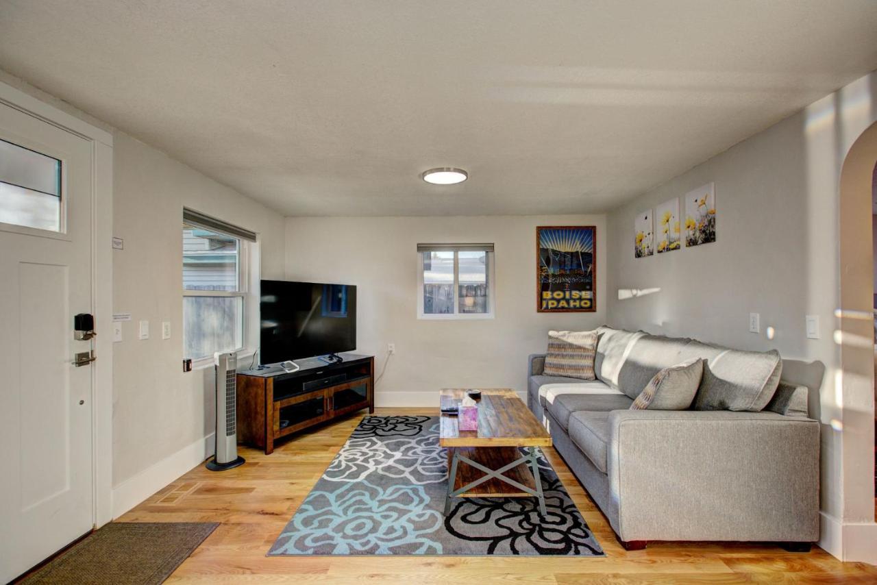 Little Blue Bungalow On Boise'S Bench, Pet Friendly, Fully Fenced Yard With Doggie Door! 2 Miles From Bsu, 5 Minutes From Downtown Boise, Desk And Workstation For Remote Workers, 2 Tv'S Large Walk-In Closet, Good For Mid-Term Stays Kültér fotó