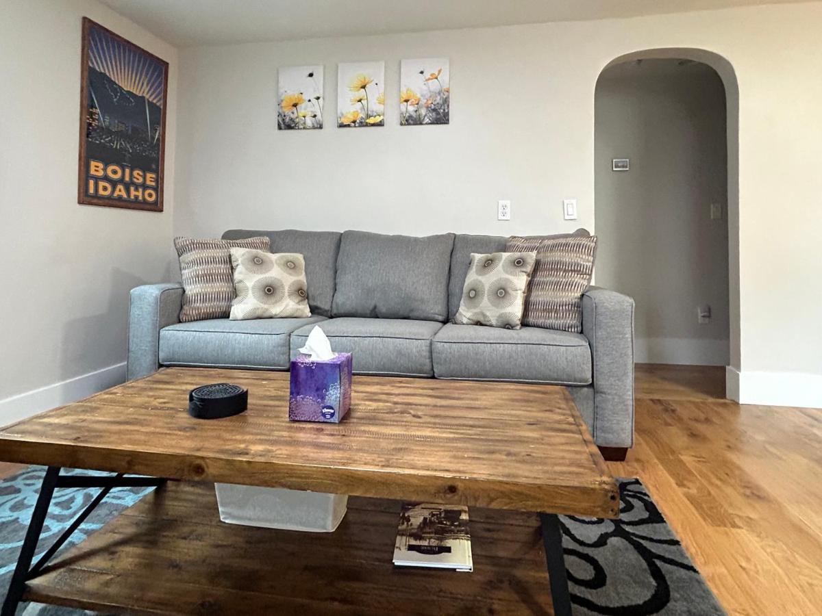 Little Blue Bungalow On Boise'S Bench, Pet Friendly, Fully Fenced Yard With Doggie Door! 2 Miles From Bsu, 5 Minutes From Downtown Boise, Desk And Workstation For Remote Workers, 2 Tv'S Large Walk-In Closet, Good For Mid-Term Stays Kültér fotó
