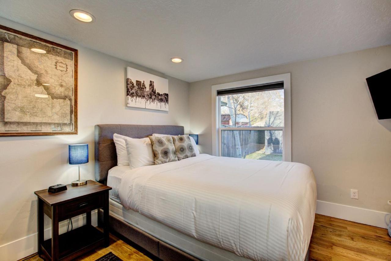 Little Blue Bungalow On Boise'S Bench, Pet Friendly, Fully Fenced Yard With Doggie Door! 2 Miles From Bsu, 5 Minutes From Downtown Boise, Desk And Workstation For Remote Workers, 2 Tv'S Large Walk-In Closet, Good For Mid-Term Stays Kültér fotó