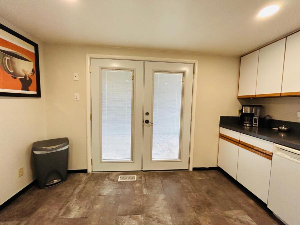 Little Blue Bungalow On Boise'S Bench, Pet Friendly, Fully Fenced Yard With Doggie Door! 2 Miles From Bsu, 5 Minutes From Downtown Boise, Desk And Workstation For Remote Workers, 2 Tv'S Large Walk-In Closet, Good For Mid-Term Stays Kültér fotó